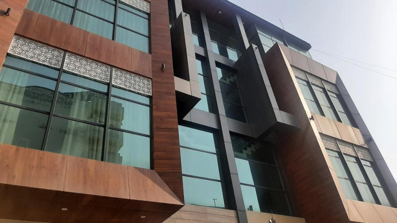 Hotel Hollywood Zirakpur Экстерьер фото