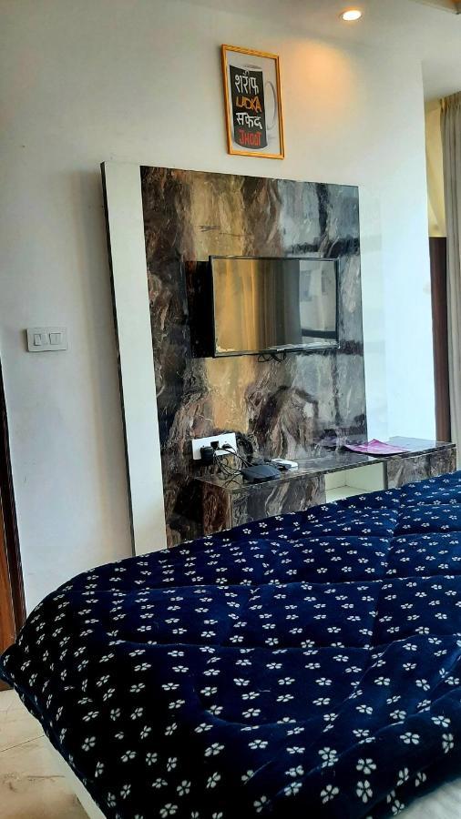 Hotel Hollywood Zirakpur Экстерьер фото