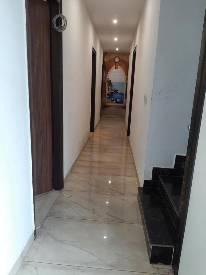 Hotel Hollywood Zirakpur Экстерьер фото