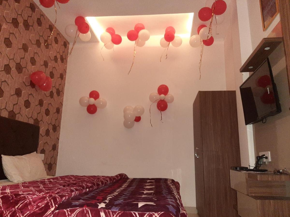 Hotel Hollywood Zirakpur Экстерьер фото