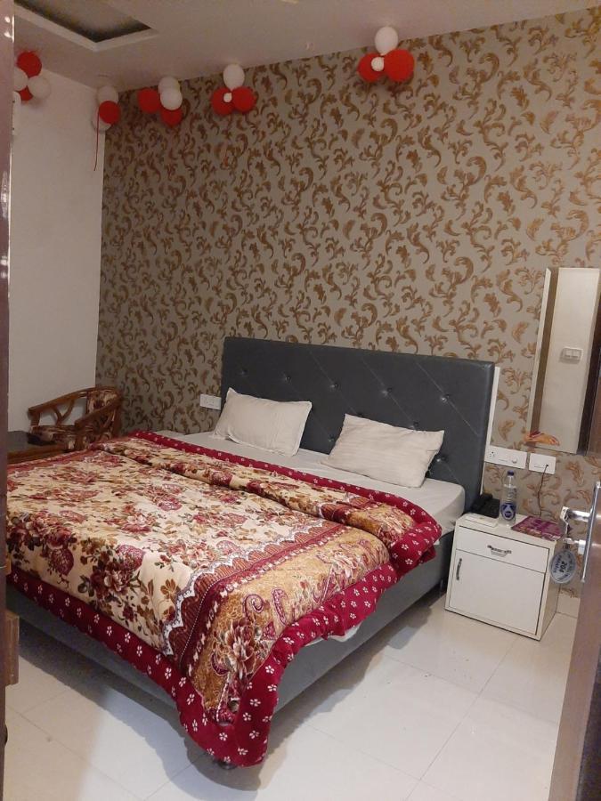 Hotel Hollywood Zirakpur Экстерьер фото