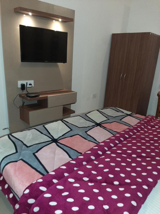 Hotel Hollywood Zirakpur Экстерьер фото