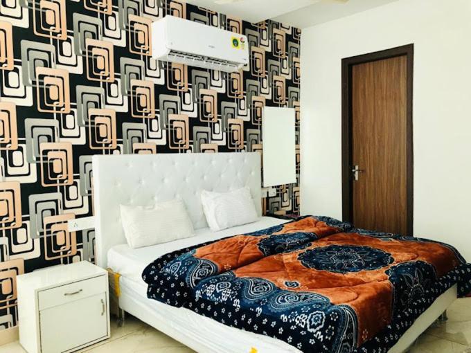 Hotel Hollywood Zirakpur Экстерьер фото