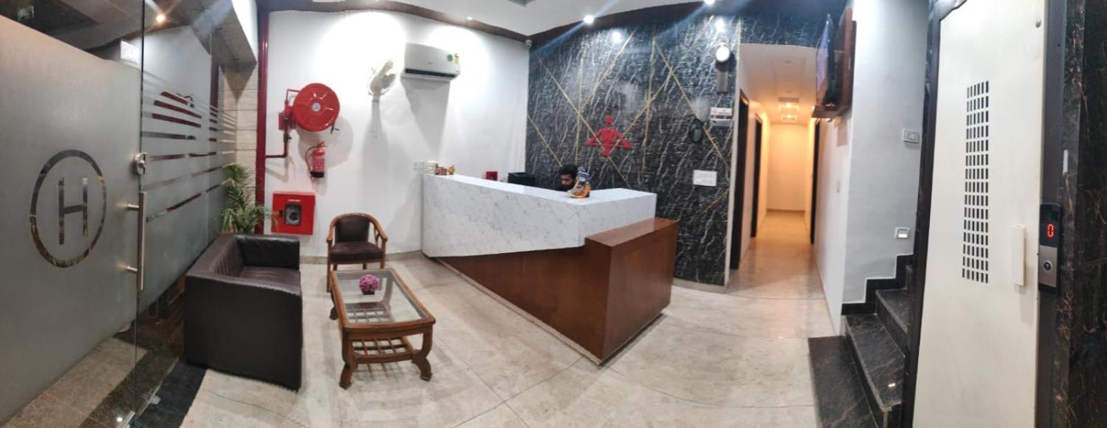 Hotel Hollywood Zirakpur Экстерьер фото