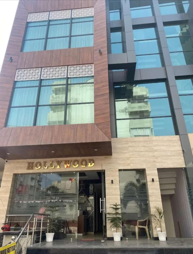 Hotel Hollywood Zirakpur Экстерьер фото